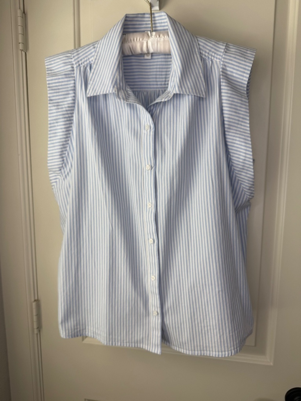 Crown & Ivy Petite Medium Blue‎ White Striped Sleeveless Button Down Blouse